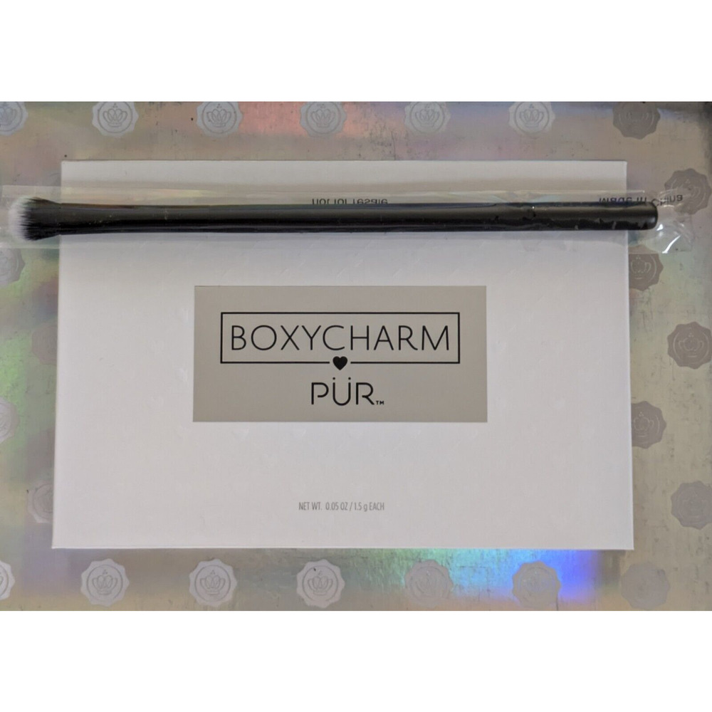 Bundle of 1 Boxy Charm & Pur Eyeshadow Palette & 1 Firma Beauty Eyeshadow Brush